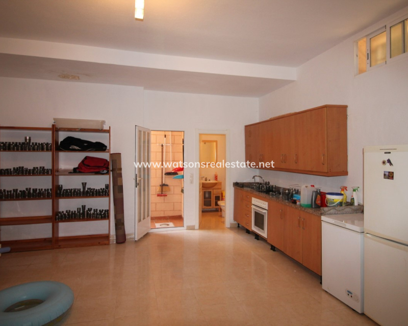 Resale - Freistendhe Villa - Urb. La Marina