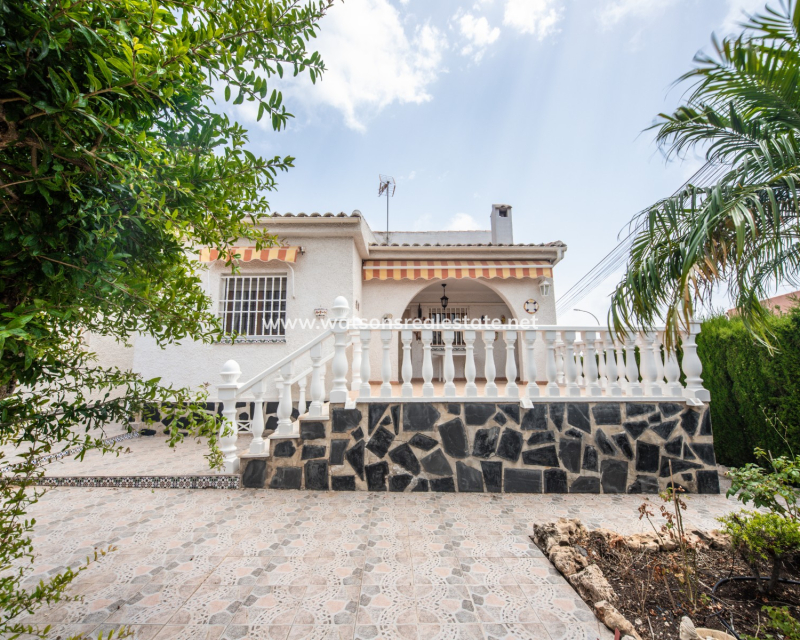 Resale - Freistendhe Villa - Urb. La Marina