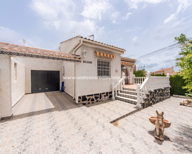 Resale - Freistendhe Villa - Urb. La Marina