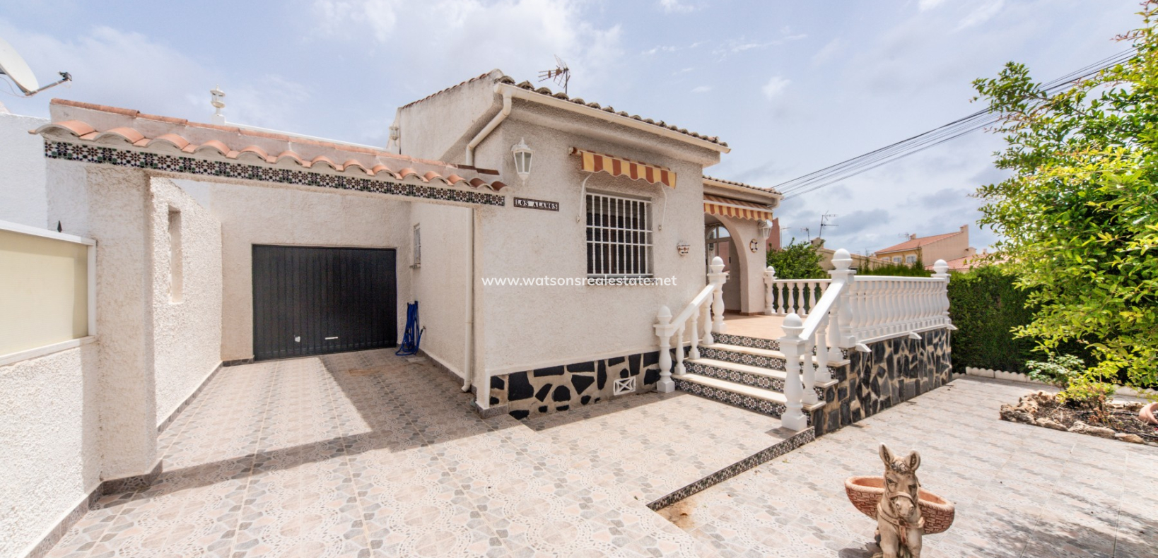 Resale - Freistendhe Villa - Urb. La Marina