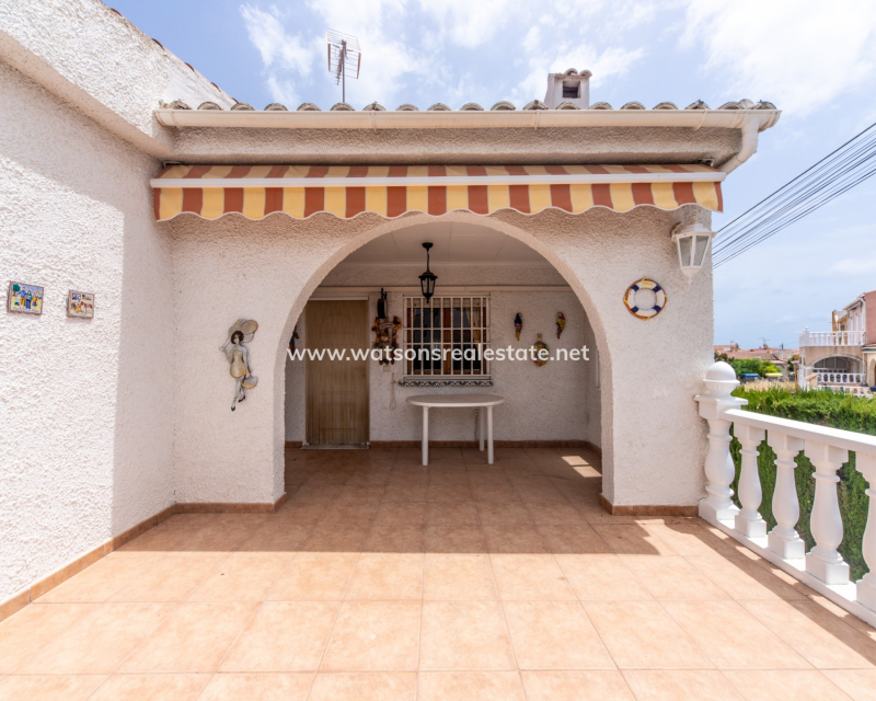 Resale - Freistendhe Villa - Urb. La Marina