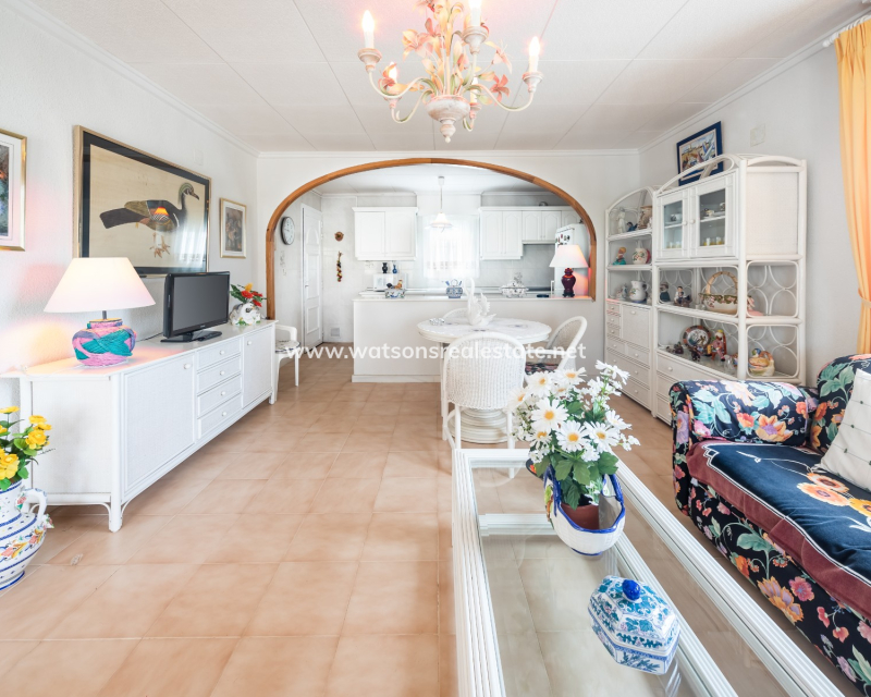 Resale - Freistendhe Villa - Urb. La Marina
