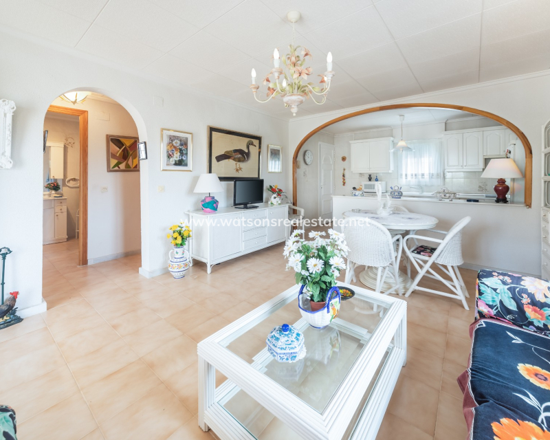 Resale - Freistendhe Villa - Urb. La Marina