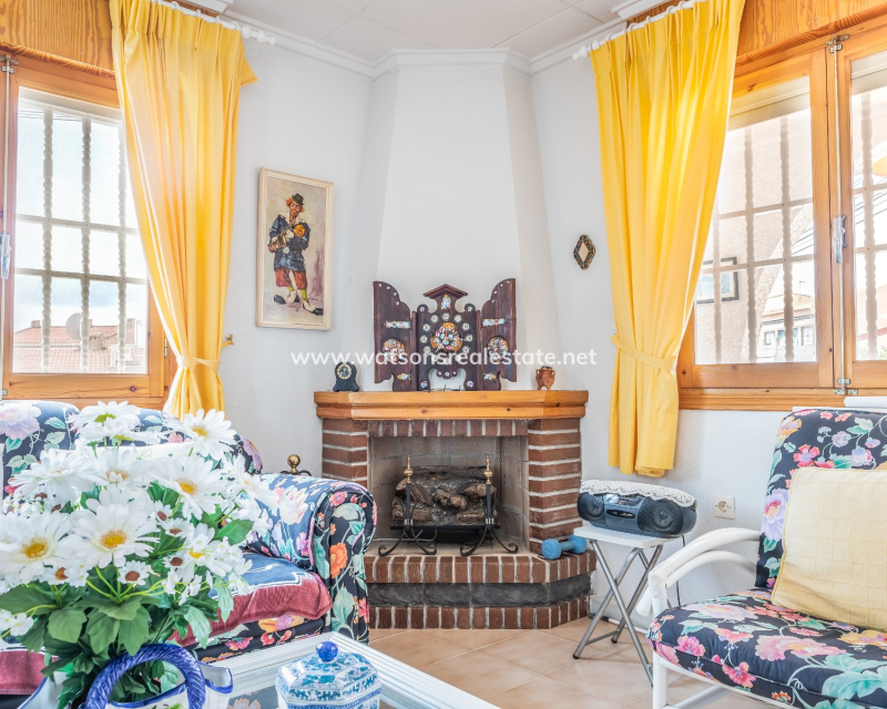 Resale - Freistendhe Villa - Urb. La Marina