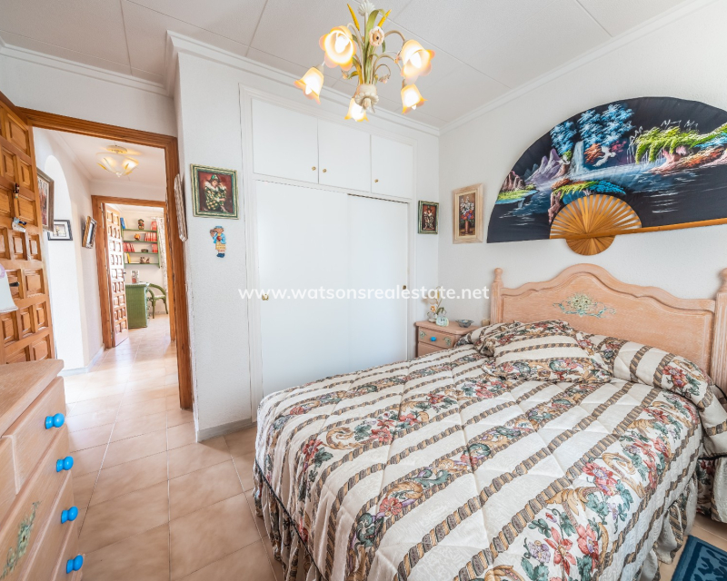 Resale - Freistendhe Villa - Urb. La Marina