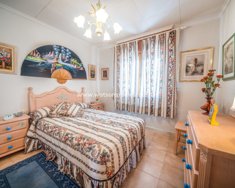 Resale - Freistendhe Villa - Urb. La Marina