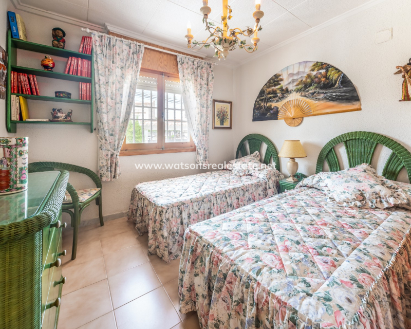 Resale - Freistendhe Villa - Urb. La Marina