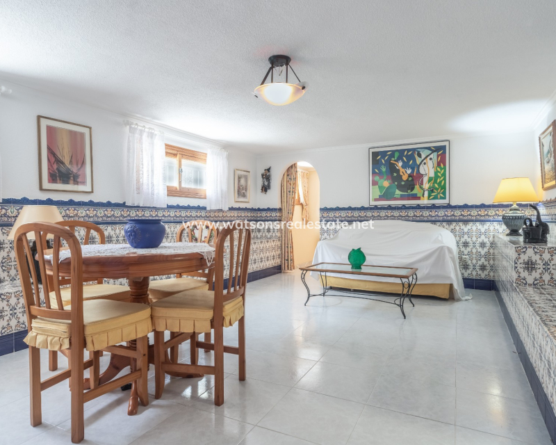 Resale - Freistendhe Villa - Urb. La Marina