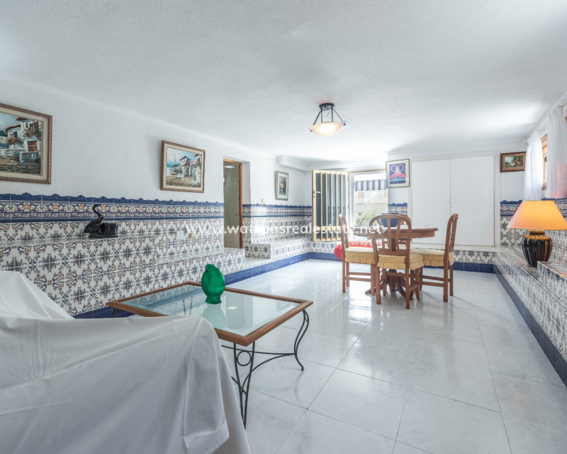 Resale - Freistendhe Villa - Urb. La Marina