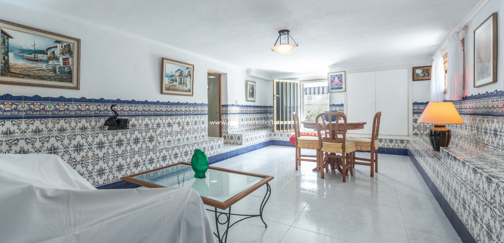 Resale - Freistendhe Villa - Urb. La Marina