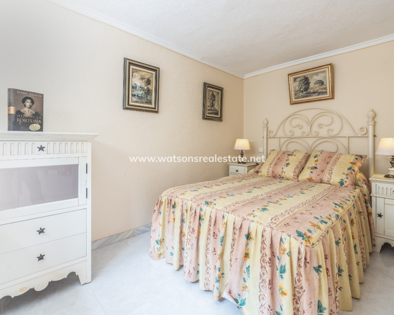 Resale - Freistendhe Villa - Urb. La Marina