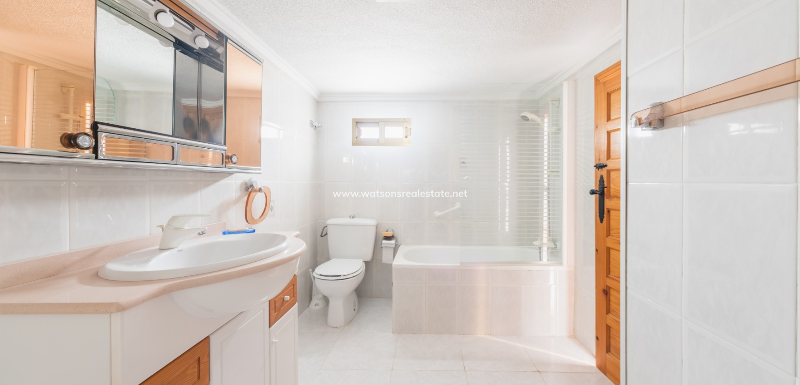 Resale - Freistendhe Villa - Urb. La Marina