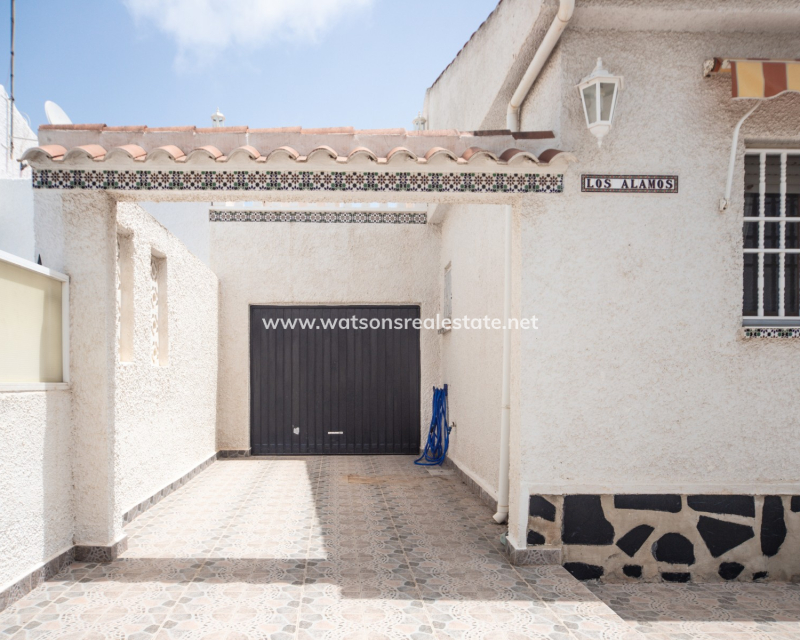 Resale - Freistendhe Villa - Urb. La Marina