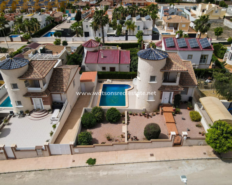 Resale - Freistendhe Villa - Urb. La Marina