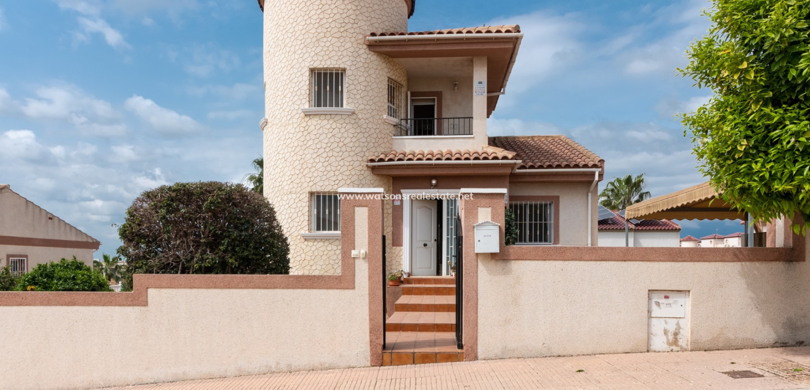 Resale - Freistendhe Villa - Urb. La Marina