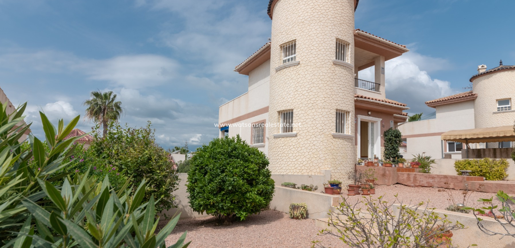 Resale - Freistendhe Villa - Urb. La Marina