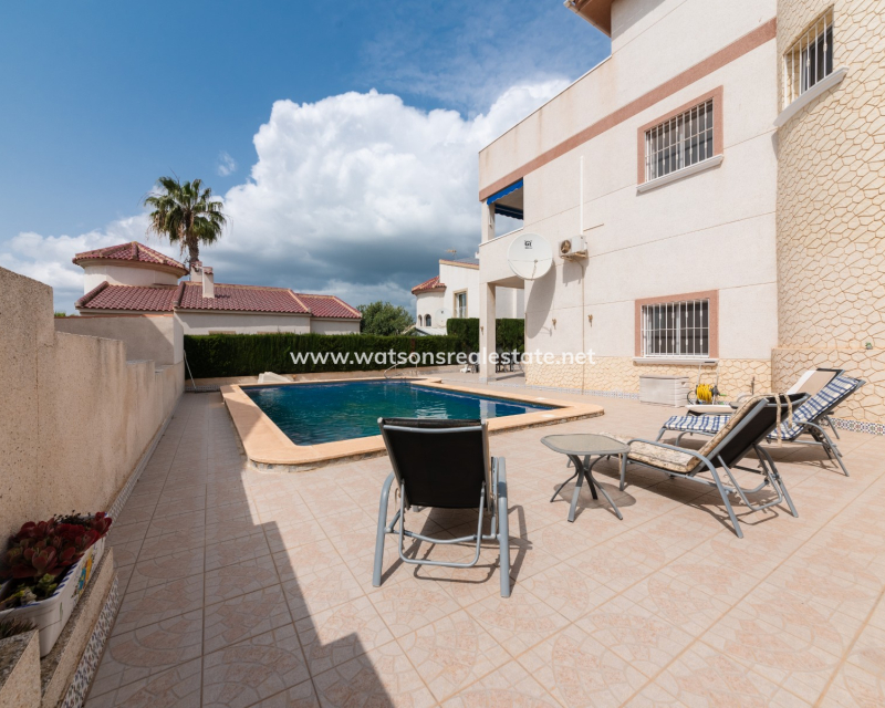Resale - Freistendhe Villa - Urb. La Marina