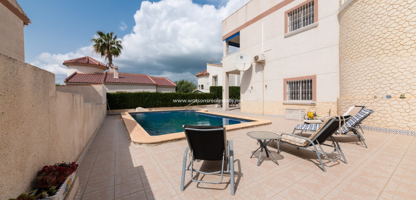 Resale - Freistendhe Villa - Urb. La Marina