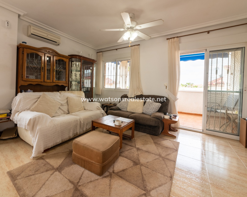 Resale - Freistendhe Villa - Urb. La Marina