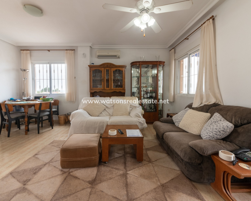 Resale - Freistendhe Villa - Urb. La Marina