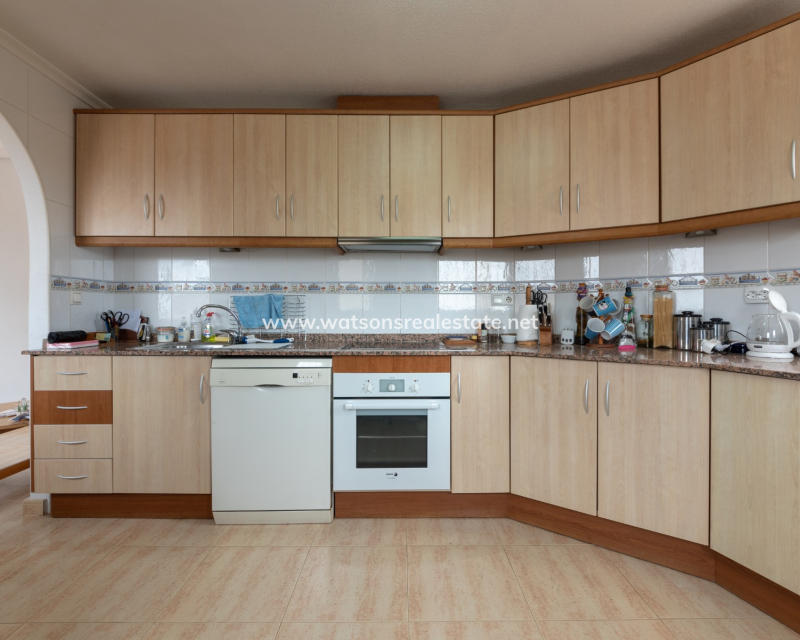 Resale - Freistendhe Villa - Urb. La Marina