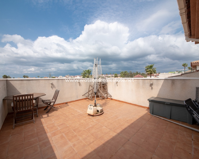 Resale - Freistendhe Villa - Urb. La Marina
