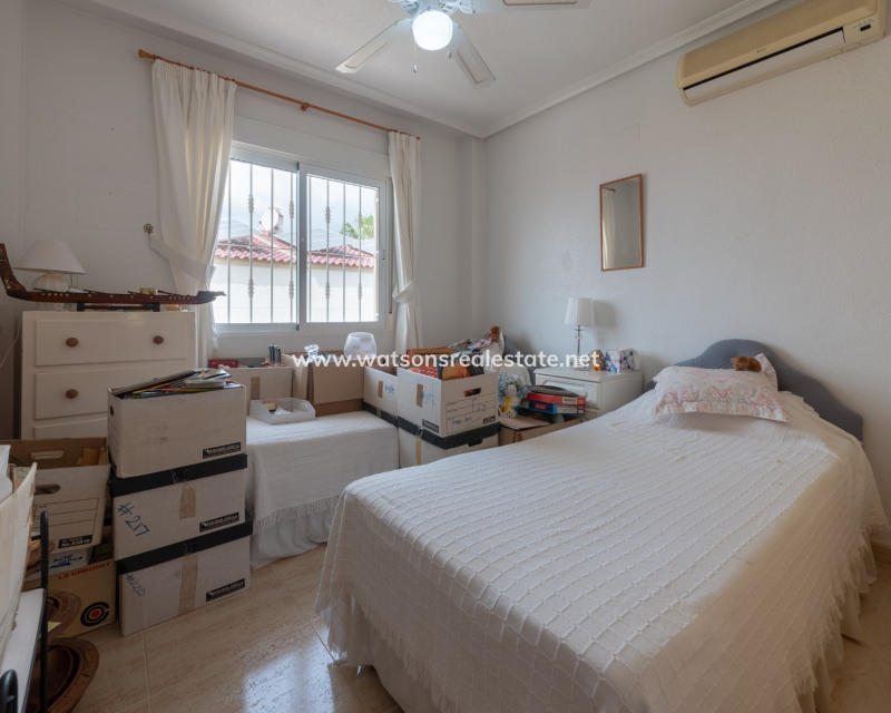 Resale - Freistendhe Villa - Urb. La Marina