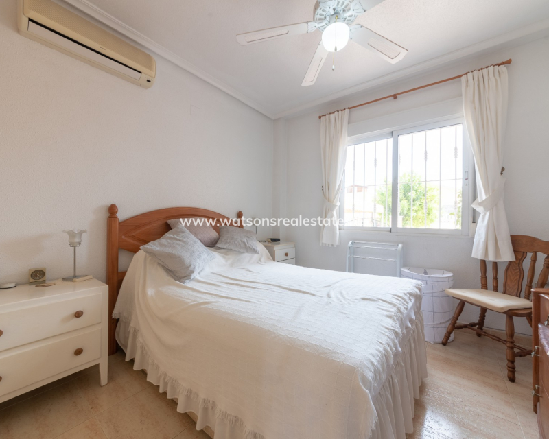 Resale - Freistendhe Villa - Urb. La Marina