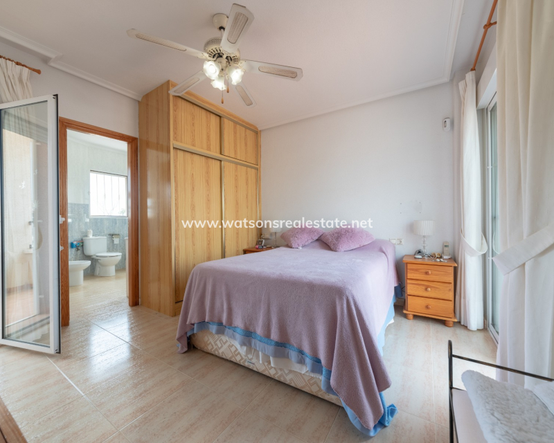 Resale - Freistendhe Villa - Urb. La Marina