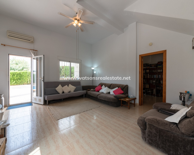 Resale - Freistendhe Villa - Urb. La Marina