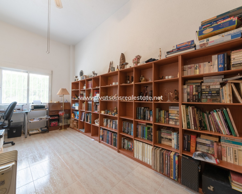Resale - Freistendhe Villa - Urb. La Marina