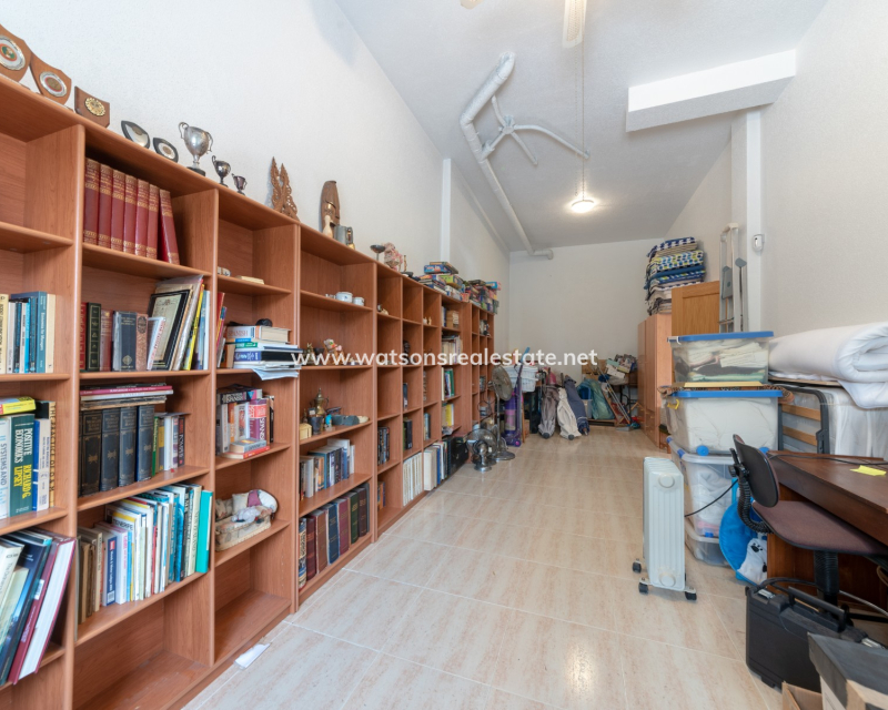 Resale - Freistendhe Villa - Urb. La Marina