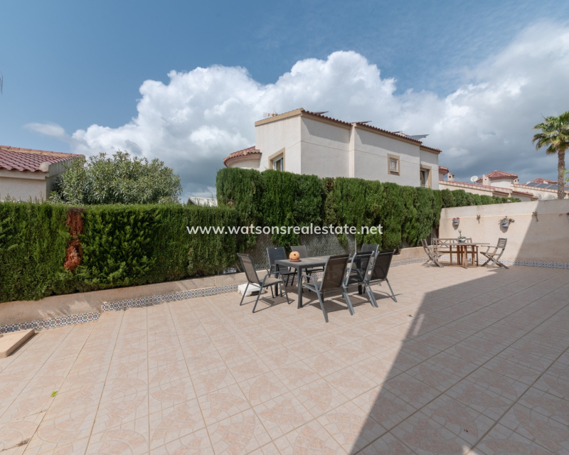 Resale - Freistendhe Villa - Urb. La Marina