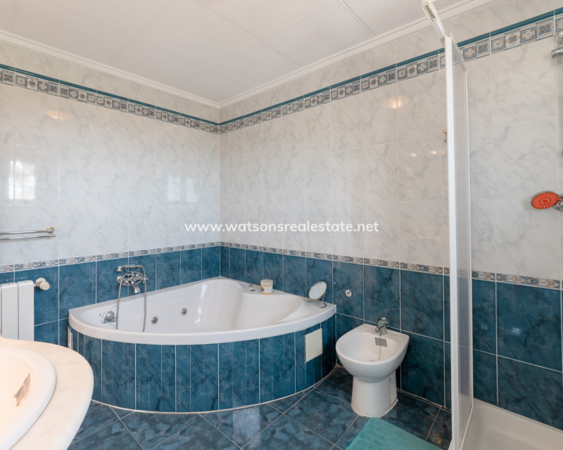 Resale - Freistendhe Villa - Urb. La Marina