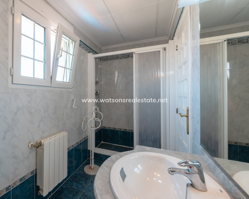 Resale - Freistendhe Villa - Urb. La Marina