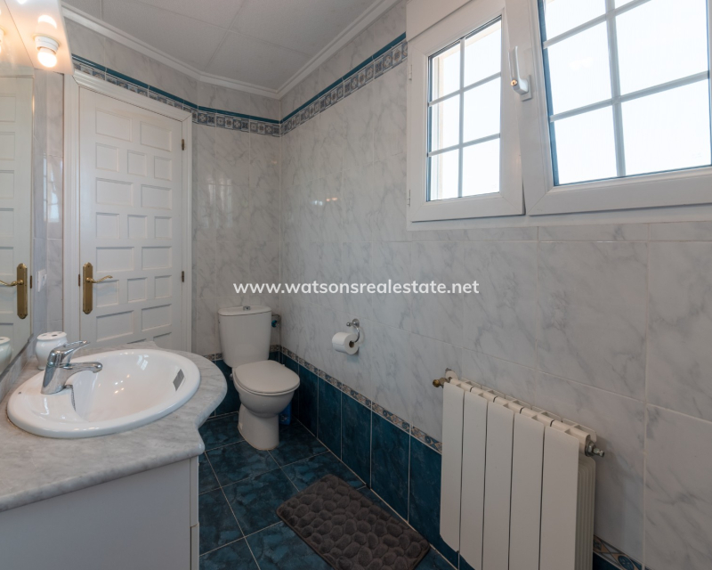 Resale - Freistendhe Villa - Urb. La Marina