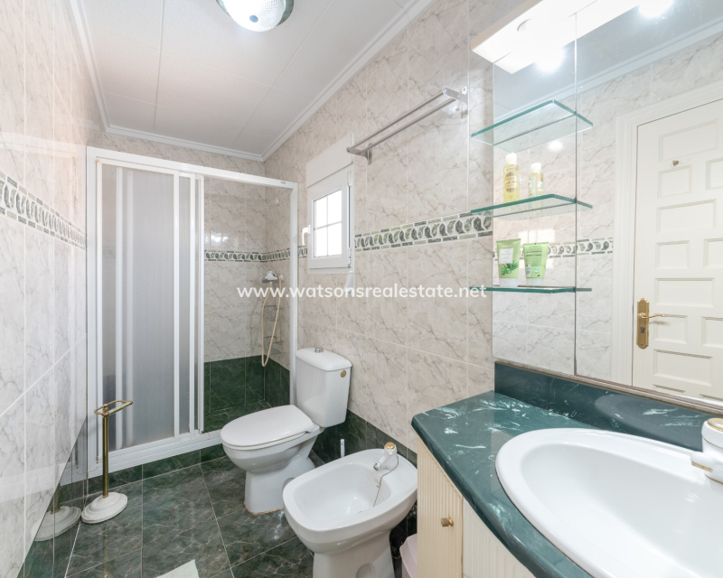 Resale - Freistendhe Villa - Urb. La Marina