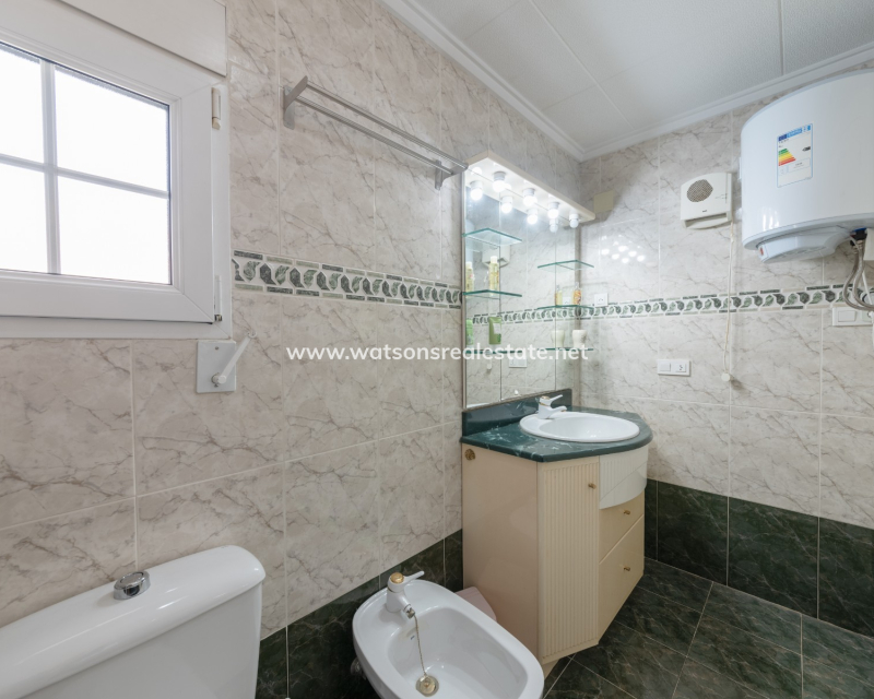 Resale - Freistendhe Villa - Urb. La Marina