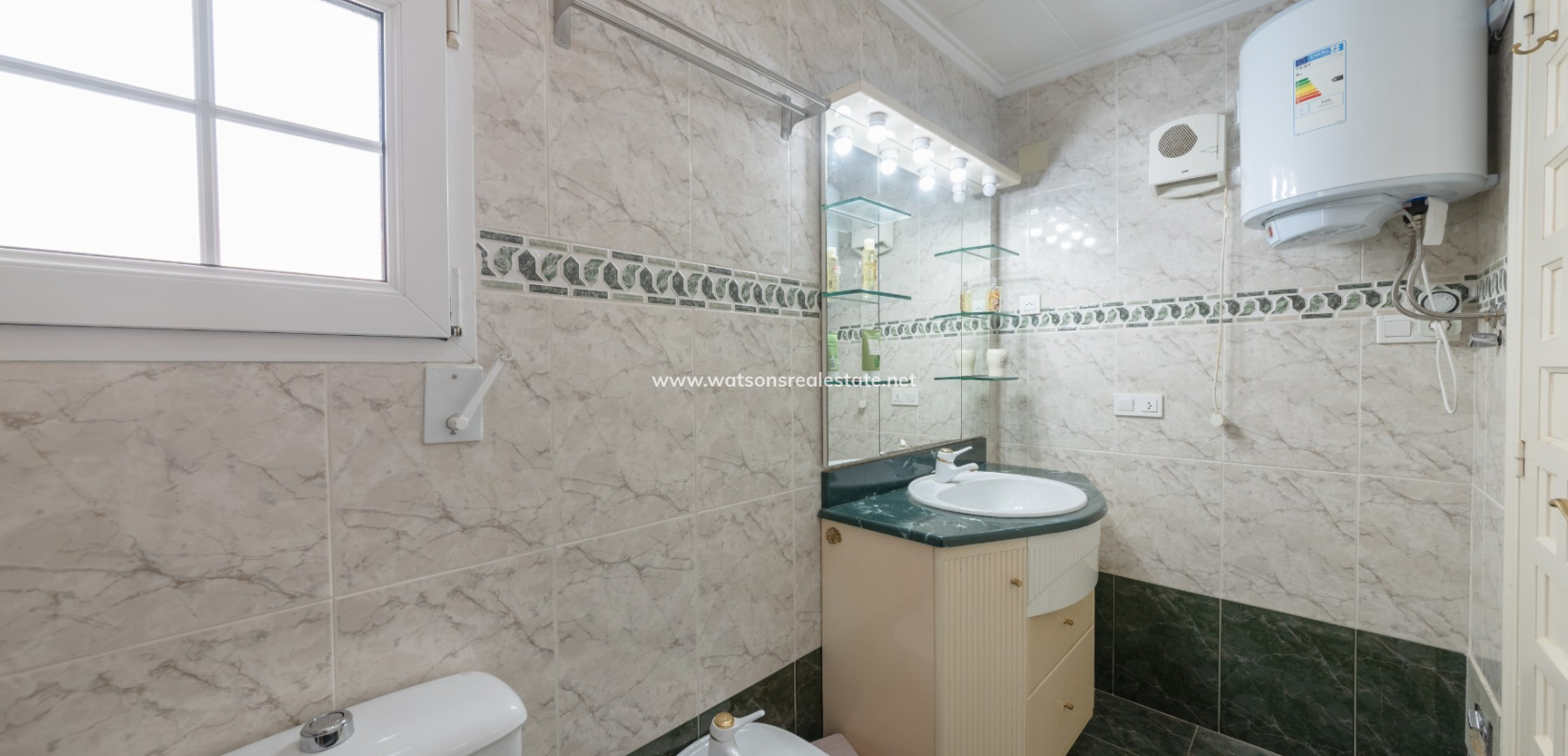Resale - Freistendhe Villa - Urb. La Marina