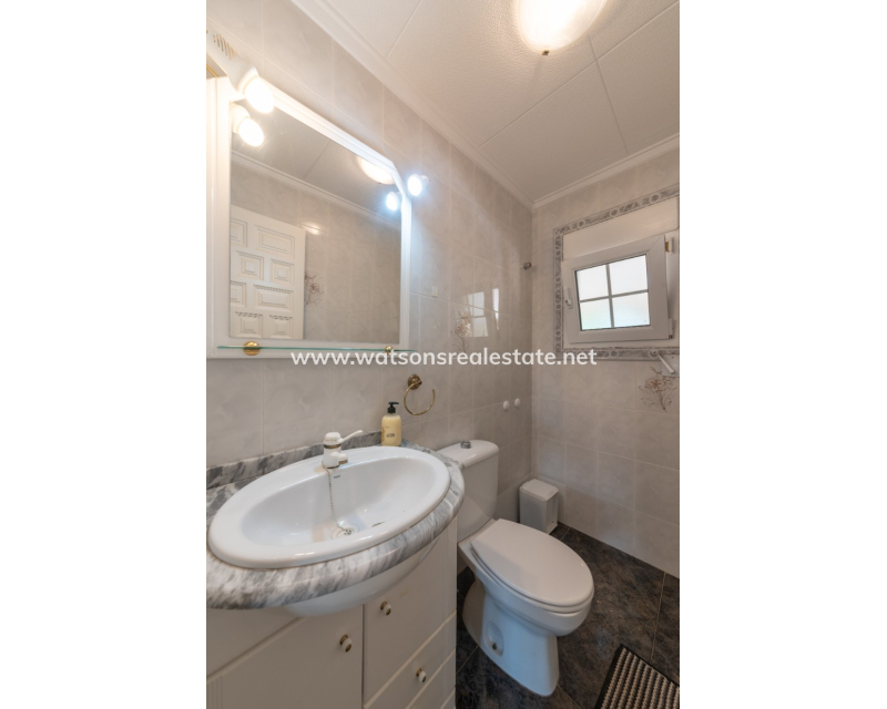 Resale - Freistendhe Villa - Urb. La Marina