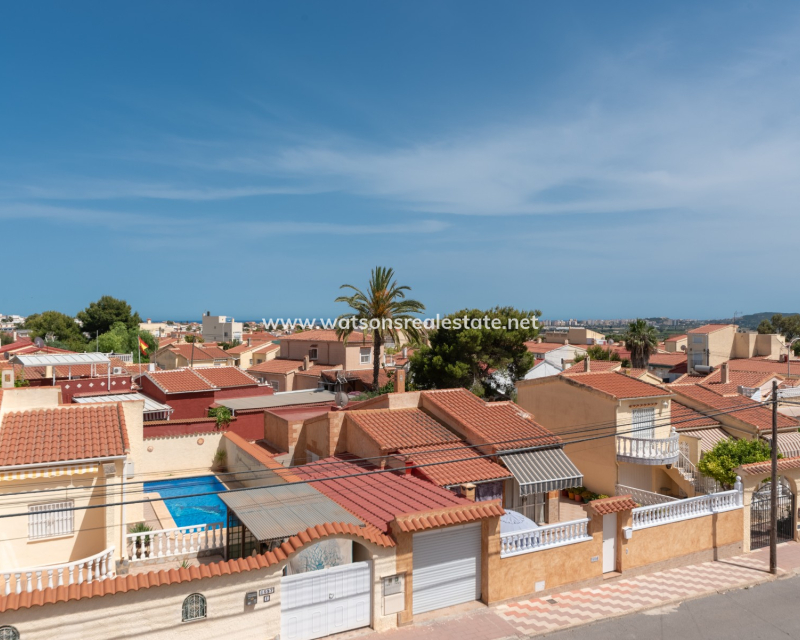 Resale - Freistendhe Villa - Urb. La Marina