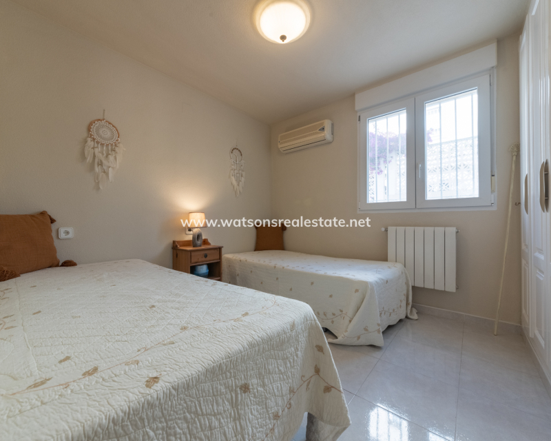 Resale - Freistendhe Villa - Urb. La Marina