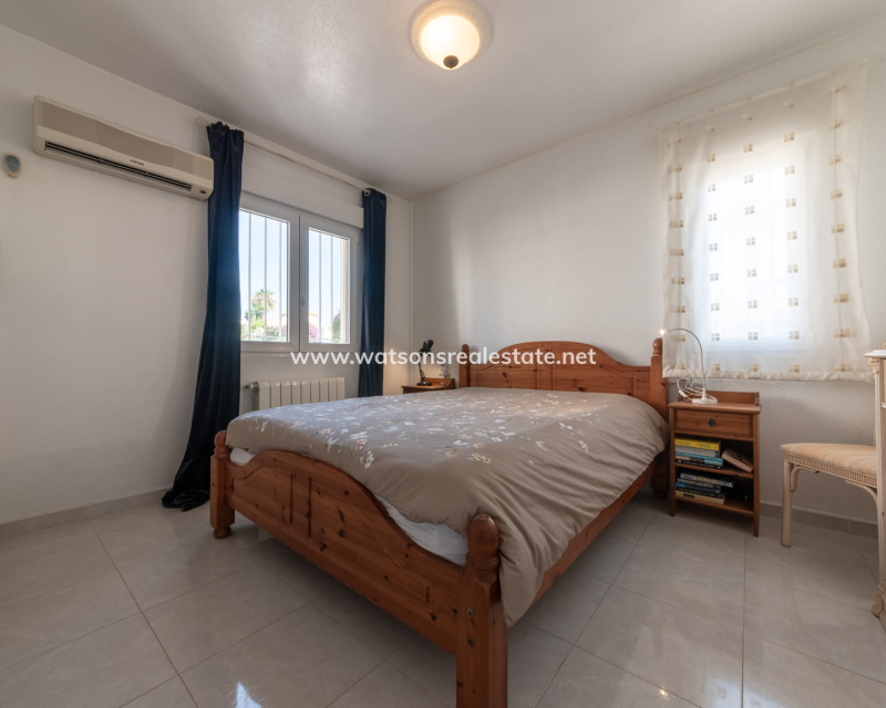 Resale - Freistendhe Villa - Urb. La Marina