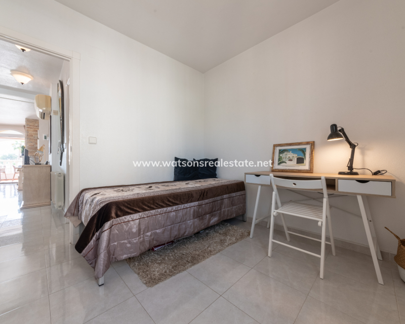 Resale - Freistendhe Villa - Urb. La Marina