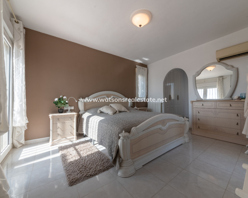 Resale - Freistendhe Villa - Urb. La Marina