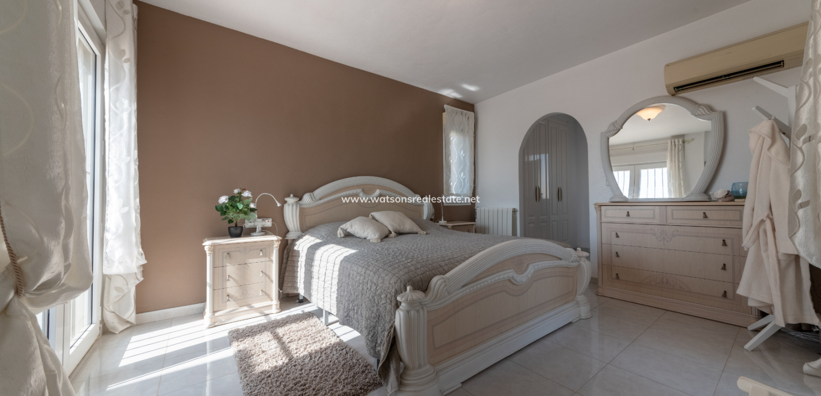 Resale - Freistendhe Villa - Urb. La Marina