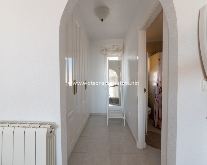 Resale - Freistendhe Villa - Urb. La Marina