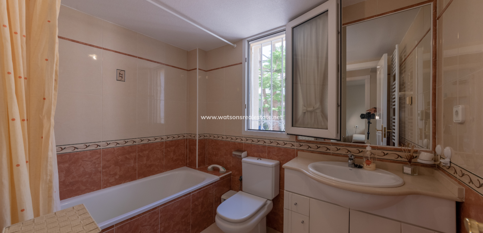Resale - Freistendhe Villa - Urb. La Marina