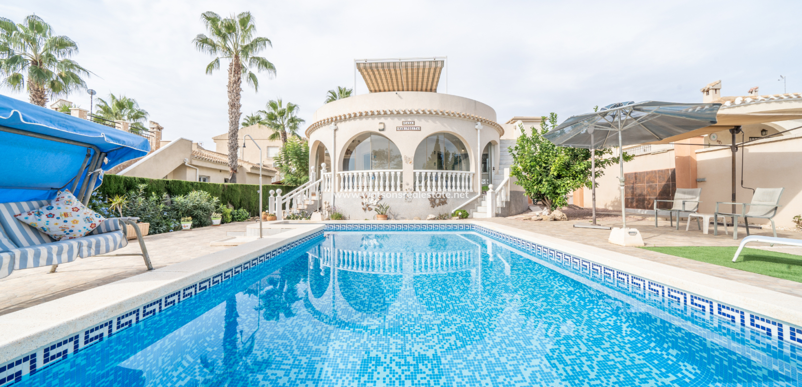 Resale - Freistendhe Villa - Urb. La Marina
