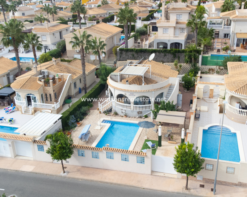 Resale - Freistendhe Villa - Urb. La Marina